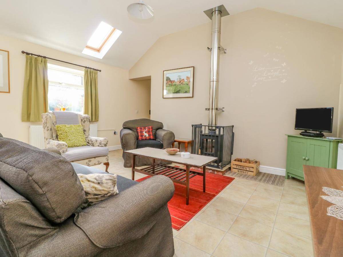1 Pines Farm Cottages Ulleskelf エクステリア 写真